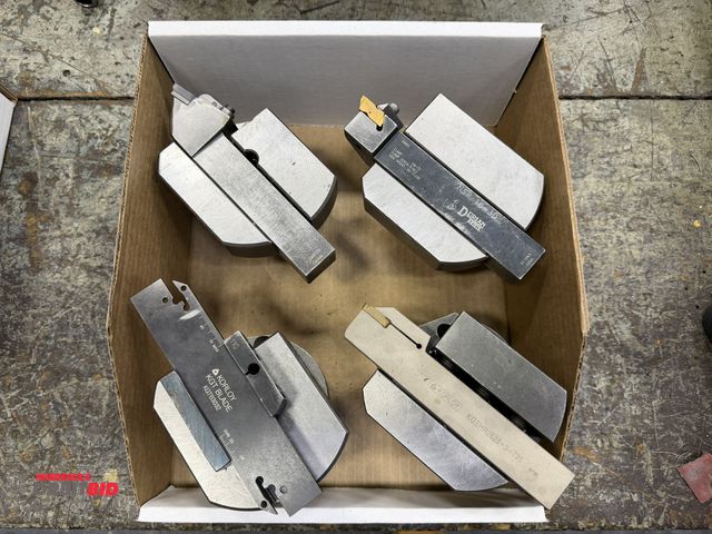 Orbitbid.com - Lot 1-10127 - Set of (4) Cat 40 grooving tool holders.