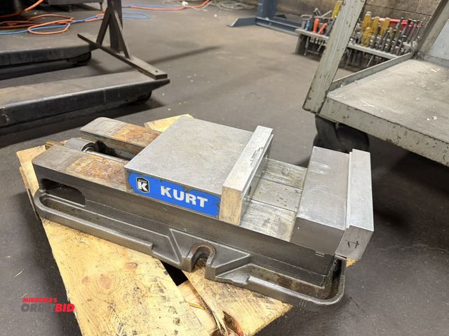 Lot 1-12418 - (1) Kurt 8" machinists vise, no handle.