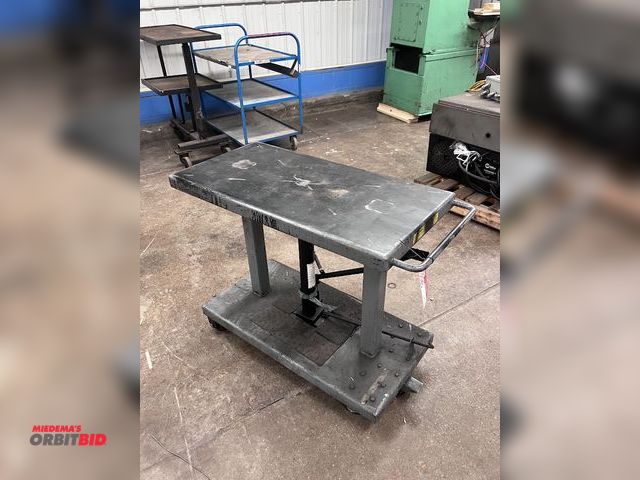 Lot 1-3626 - Hydraulic Lift Table