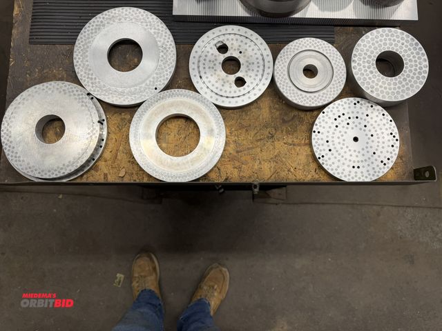 Lot 1-2090 - Lot of assorted dividing plates, includes (1) 5 1/4" diameter x 2" thick, (1) 5 1/8" diameter x 3/4"...