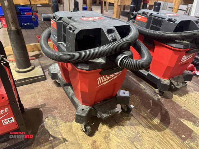Lot 1-4163 - (1) Milwaukee Fuel M18, 9 gallon wet/dry vac, Cat #0029-29, 2-battery capacity, includes hose and at...