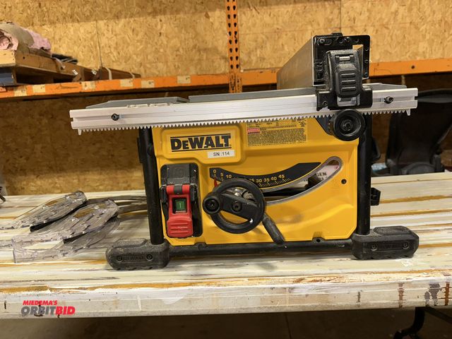 Lot 1-229 - (1) DeWalt, model DWE7485, 8 1/4" table saw, 120V AC, 5800/MIN RPM, S/N 2021 35DV, with (2) guard/du...