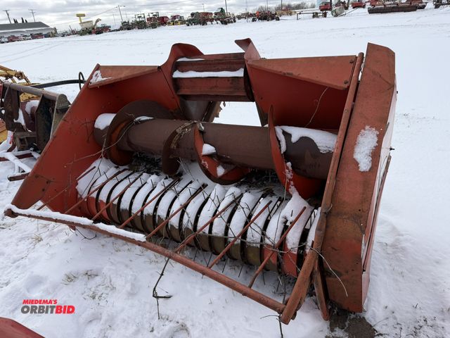 Lot 1-11476 - (1) New Idea hay pickup head, model 766, S/N 86104, pickup head is 72" wide, working condition unkno...