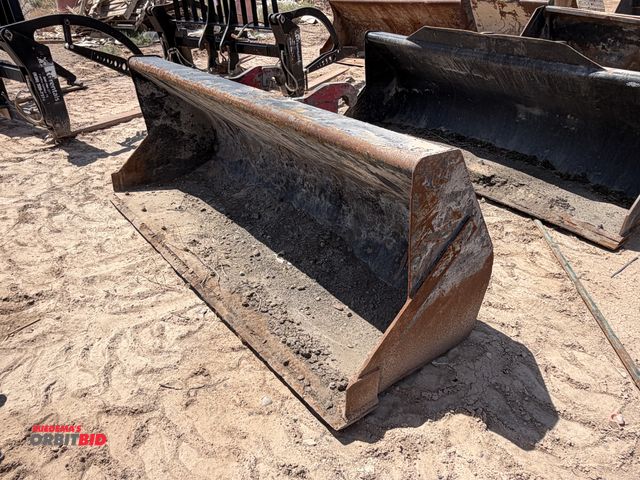 Lot 1-18317 - (1) CAT universal forklift / telehandler bucket, 92" wide with bolt on cutting edge
