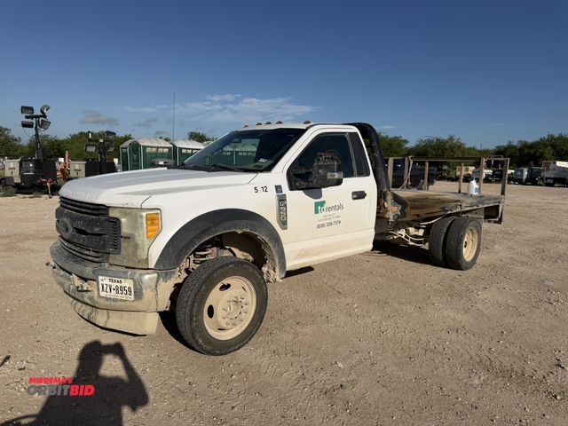 Lot 1-9608 - 2017 Ford F550 SD XL Flatbed Truck Regular Cab Flatbed Pickup Truck