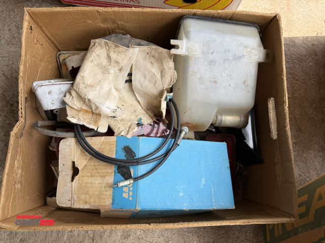 Lot 1-8572 - Lot of assorted 1970's T-bird car parts.