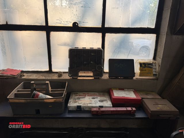 Lot 1-18523 - Lot of assorted O-ring cases, Gates hydraulic O-ring assortment, Bond fluid air O-ring set, (1) metr...
