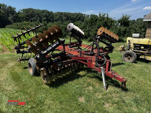 Lot 1-7004 - (1) Case 475 disc, 20' wide, 4' foldable wings, tandem axle with 9.5L-14SL tires, pin style hitch, i...