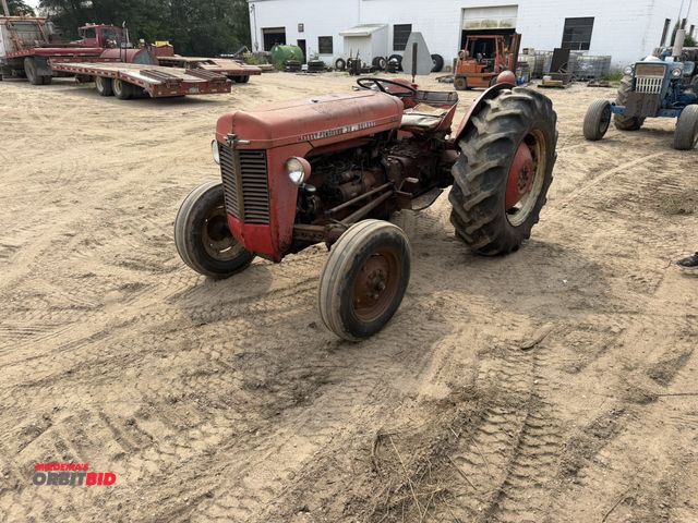 Lot 1-18328 - (1) Massey Ferguson 35 Deluxe wide front tractor, 3 pt., PTO, 4-cylinder gas engine, model Z134, 3-s...