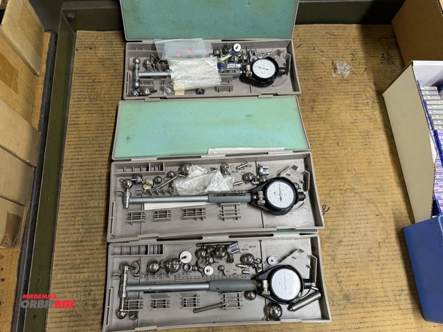 Lot 1-1866 - Lot of (3) Mitutoyo inside diameter dial gauges with cases.