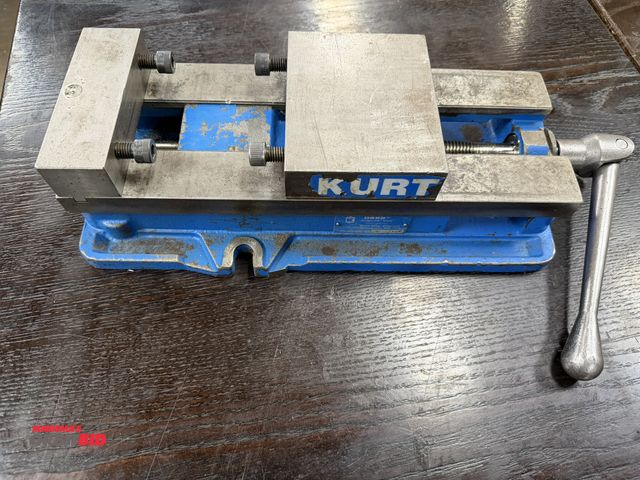 Lot 1-11080 - (1) Kurt 6" machinists vise.