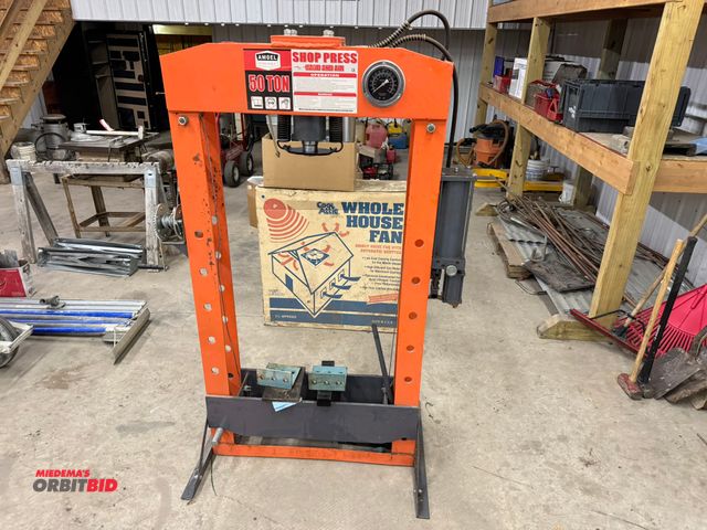 Lot 1-19161 - (1) 2019 50-ton shop press with hand and air, model SP50-50-ton, press is approx. 42" wide x 69" tal...