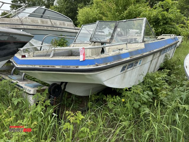 Lot 1-6658 - (1) Four Winns deck boat, approx. 16', no motor, severe weather damage, Hull ID #STM1202M770, MC#128...