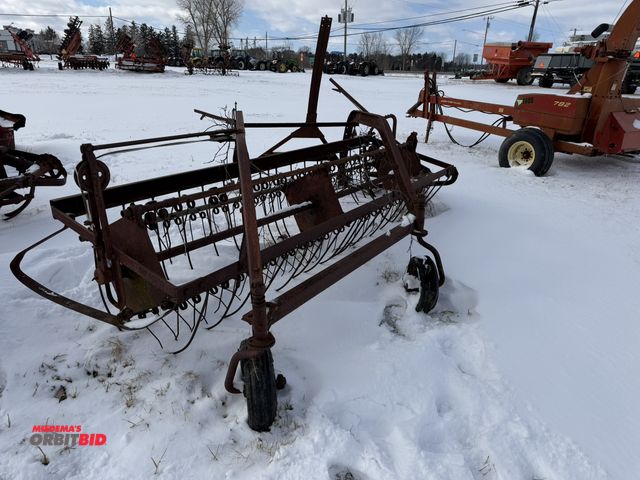 Lot 1-11485 - (1) 10' hay rake, ground driven, manual adjustment, missing front wheels, for parts only, winning bi...