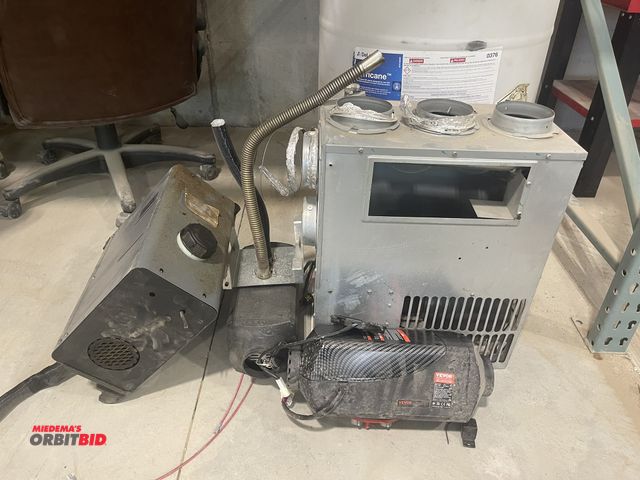 Lot 1-18782 - Lot of (2) Vevor, model CY7, diesel heaters, DC 12V, 40 watt, heating power 8KW, 2 with tank, and (1...