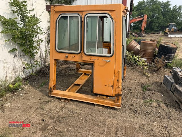 Lot 1-18300 - (1) Case Cab for a Case dozer, model 1150B &amp; 1150C crawler dozer, all glass, and windshield wipe...