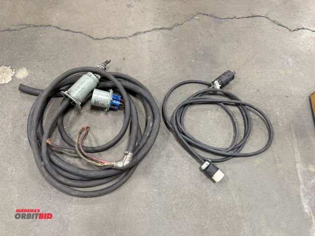 Lot 1-15299 - (1) heavy duty #2, 4-conductor, Type SO, heavy duty electrical cord with plug ends, and (1) approx. ...
