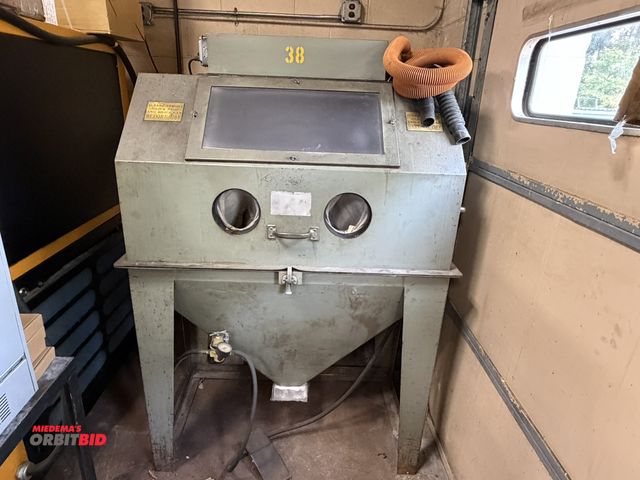 Lot 1-11031 - (1) Trinco, model 5, media blasting cabinet, with  23" x 29" x 42" gravity bottom, gloved access cab...