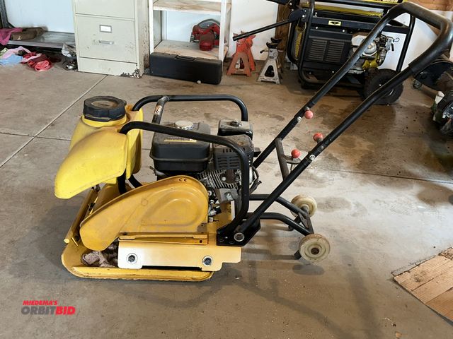 Lot 1-17823 - (1) make and model unknown gas powered 80T plate compactor, with a CMT, 6.5 HP gas engine, engine pu...