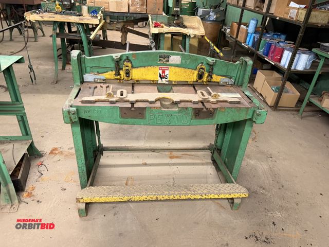 Lot 1-18462 - (1) Peck, Stow, and Wilcox Company manual shear, model 137-K, S/N 2/55, capacity is 16-gauge soft st...