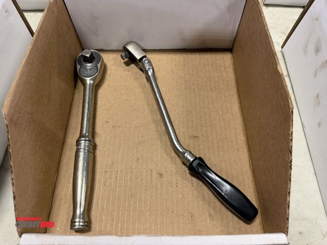 Lot 1-18413 - (1) Snap-On 1/2" drive ratchet with Snap-On 3/8" drive swivel head angle handle ratchet.