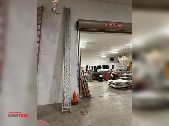 Orbitbid.com - Lot 1-301 - (1) Bull Ladders 12