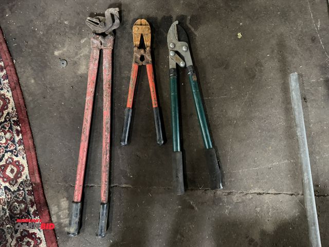 Lot 1-1190 - (1) set of chain crimper/cutters, (1) set of loppers with 18" handles, and (1) set of bolt cutters w...