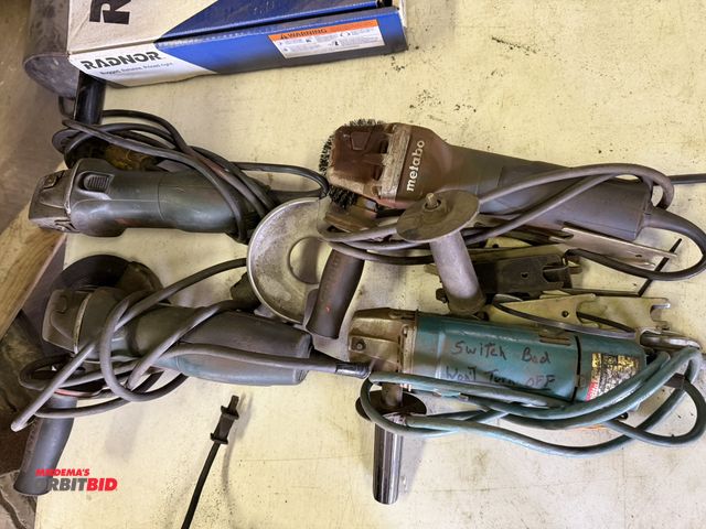 Lot 1-18189 - Lot including (3) Matabo, 120V angle grinders, (1) Makita, model 9508BH, 4.5" disc grinder (switch n...