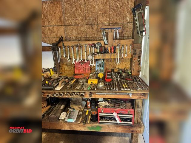 Lot 1-19931 - Large lot of assorted tools, includes Mac Tools, assorted impact sockets, 1/2" and 3/8", new drill b...