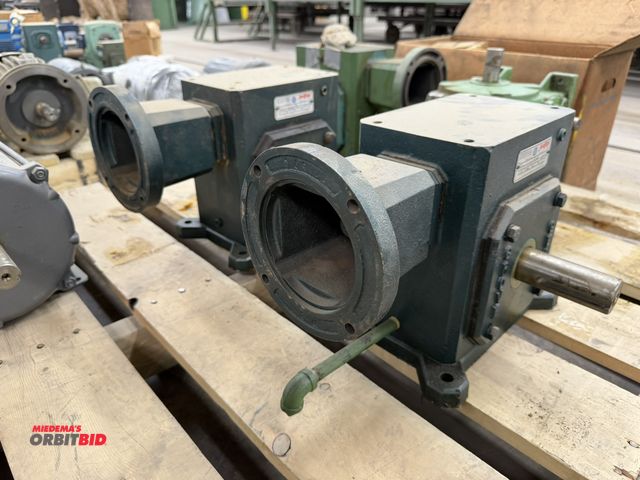 Lot 1-16796 - Lot of (2) Grove Gear Flexline worm gear/speed reducer, model TM1325-1, 1:60 ratio.