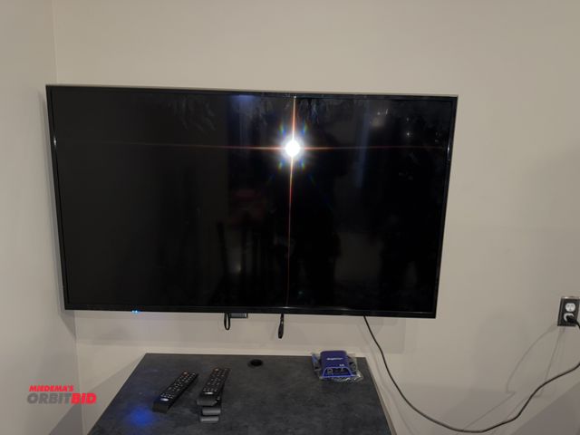 Lot 1-11308 - Lot of (2) W Box 55" display monitors, each includes a BrightSign LS digital signage player, winning...