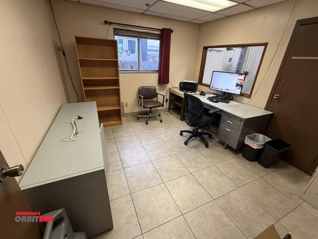 Lot 1-15536 - Contents of office furniture, includes (1) 60" Steelcase desk, (1) 4-drawer file cabinet, 15" x 25" ...