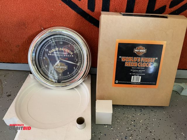 Lot 1-8206 - (1) Harley Davidson "World's Finest Neon Clock", battery operated/120V plug in, collectible wall clo...