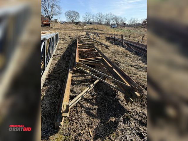 Lot 1-2953 - Lot of (5) steel trusses, approx. 30' long x 26" tall.