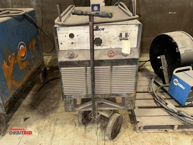 Lot 1-16354 - (1) Miller, model SRH-333, arc welding machine, primary voltage 230/460, 300 amp, mounted on cart.