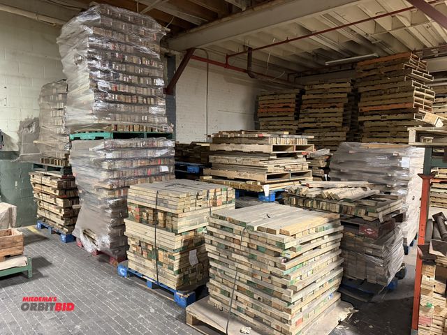 Lot 1-17590 - Large lot of assorted wood blocks, spacers, and miscellaneous other lumber, used for pallet making.