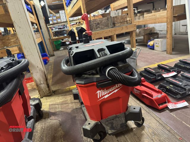 Lot 1-4162 - (1) Milwaukee Fuel M18, 9 gallon wet/dry vac, Cat #0029-29, 2-battery capacity, includes hose and at...