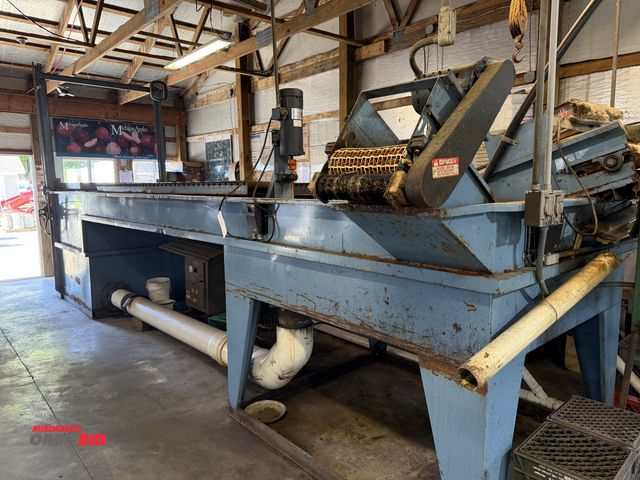 Lot 1-102501 - (1) Water dumper, 24" feed, approx. 22' long x 66" wide, variable speed water flow and exit feed con...