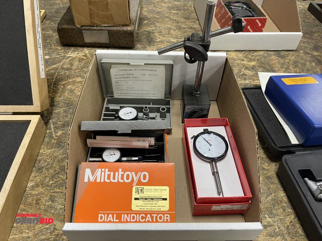 Lot 1-19391 - (1) magnetic stand, (3) Mitutoyo dial indicators, and (1) SPI dial indicator.