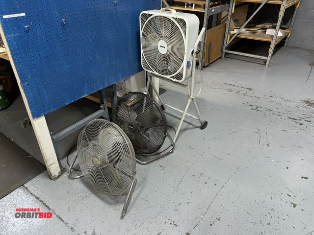 Lot 1-18834 - Lot of (2) 20" shop floor fans, and (1) Air King portable box fan.