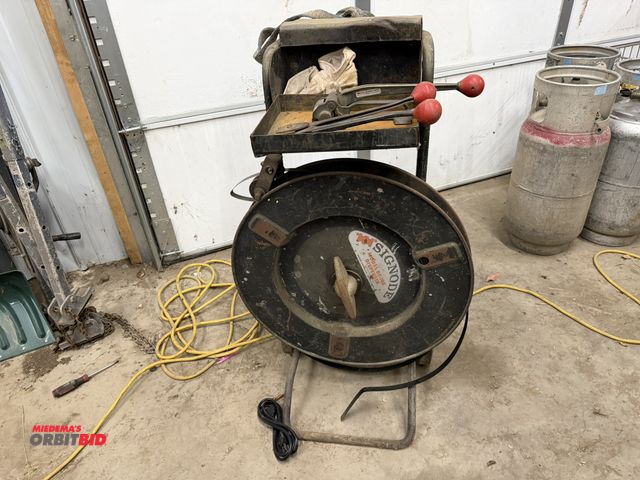Lot 1-1458 - (1) Signode, model DF-10B, portable steel banding machine with tensioner, tin snips, and crimper.