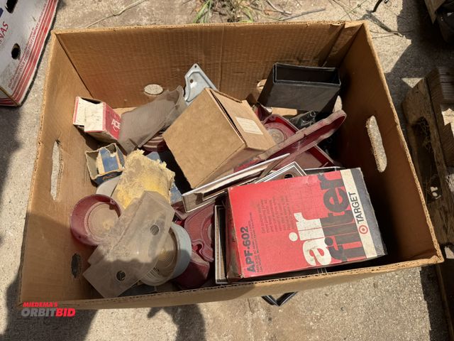 Lot 1-8573 - Lot of assorted vintage GM car parts.