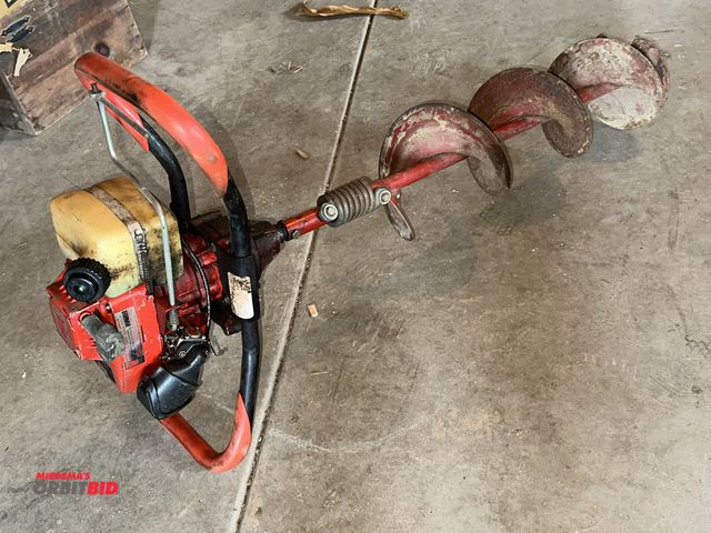Lot 1-17824 - (1) Tecumseh gas powered auger head, pulls through and has compression, with an approx. 8" x 24" aug...