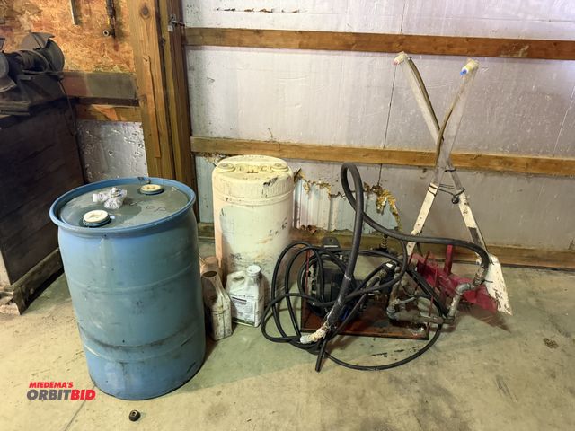 Lot 1-12333 - (1) gas powered sprayer, approx. 8' with Briggs &amp; Stratton 3 HP motor, includes partial barrel o...