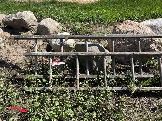 Lot 1-19571 - (1) Wooden extension ladder, 36'