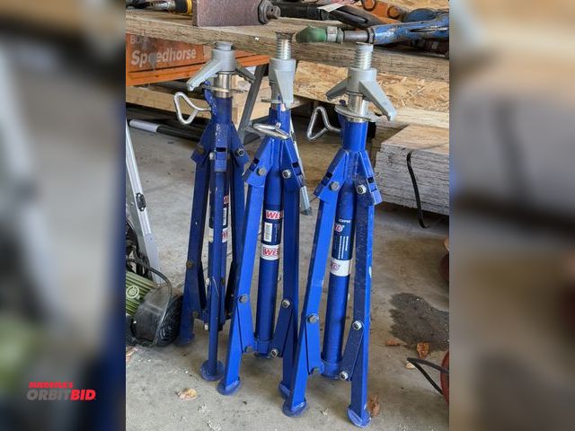 Lot 1-1358 - Set of (4) (1 not shown in photos), Westward, model 22XP99, roller head pipe stands (roller head hav...