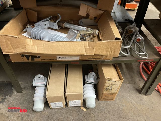 Lot 1-6190 - Lot of (3) Cooper Power Systems Ultra House Varistar, heavy duty MOV arrester, 10 KVA, (1) WP F25100...