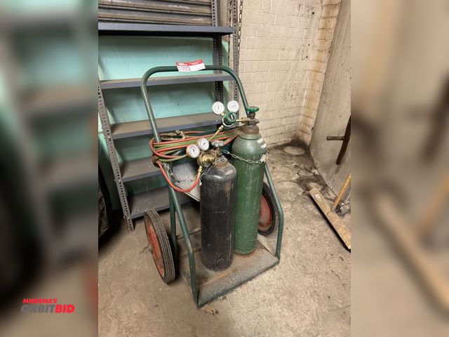 Lot 1-7172 - Torch Cart With Tanks, includes: Accessories, Hoses, Regulators