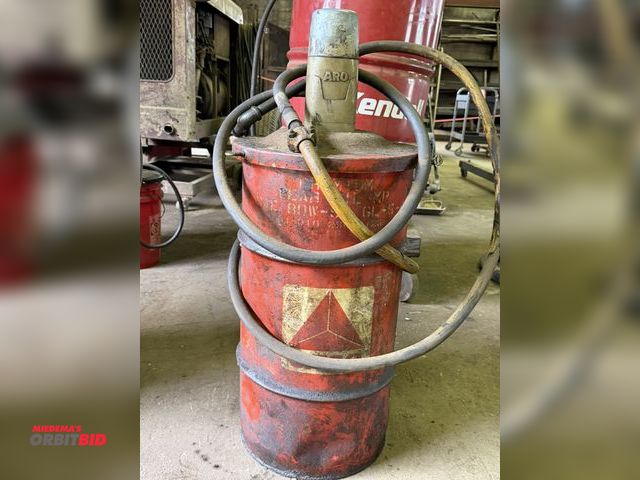 Lot 1-18160 - (1) 30-gallon grease pump with ARO air powered pump, and hose (no grease gun).