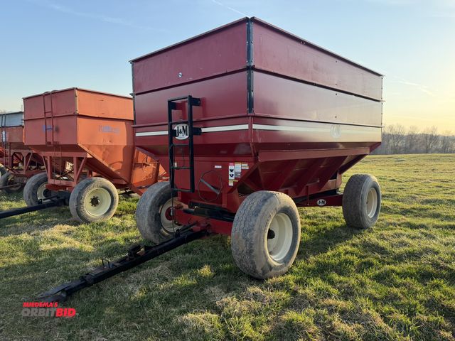 Lot 1-19106 - (1) J &amp; M Gravity Wagon on J &amp; M running gear, extendable tongue, rear disc brakes, 425-65R2...